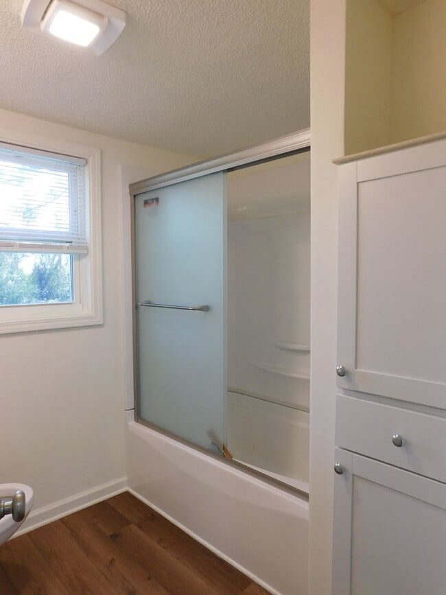 Building Photo - 421 Church Rd