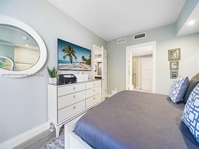 Building Photo - 801 S Miami Ave