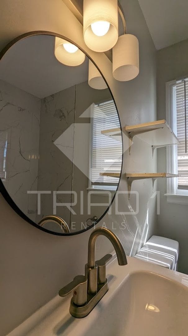 Building Photo - 3bed/1bath HOUSE $1250 GSO!