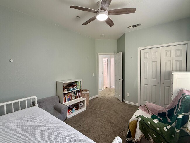 Building Photo - Vibrant 3 Bedroom Townhome in Bressi Ranch