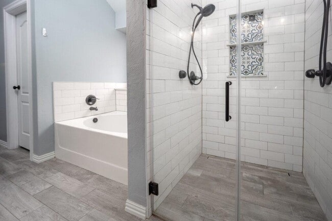 Building Photo - 13516 Gramercy Park Pl