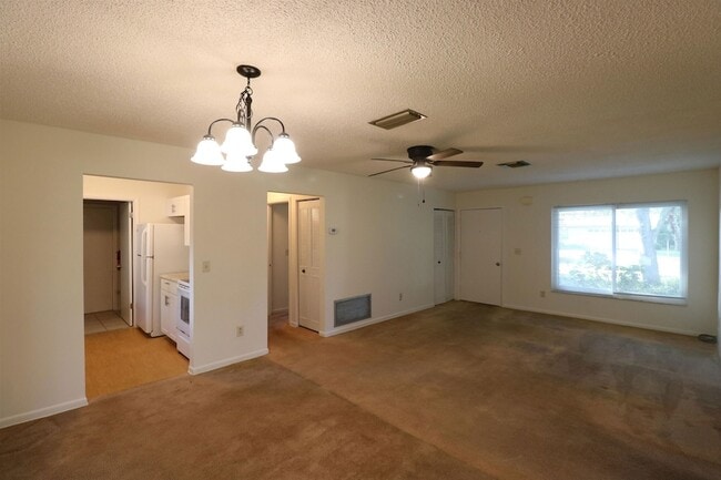 Building Photo - 253 Laguna Ct