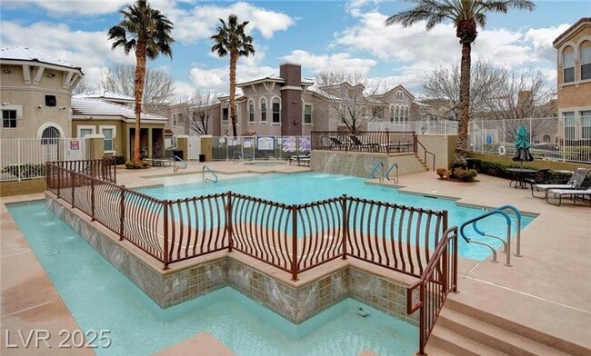 Building Photo - SOUTHWEST GATED 2-BED, 2-BATH FIRST-FLOOR ...