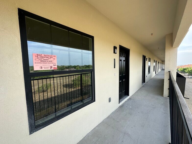 The International Apartments 418 International Blvd Laredo TX 78045 Apartment Finder