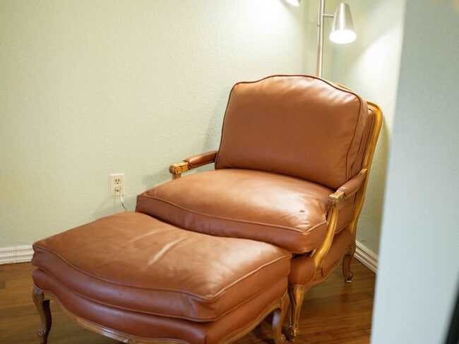 Building Photo - 2110 Loren Cir