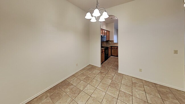 Building Photo - Very Nice 3 Bedroom 2 Bath Home in Yukon S...