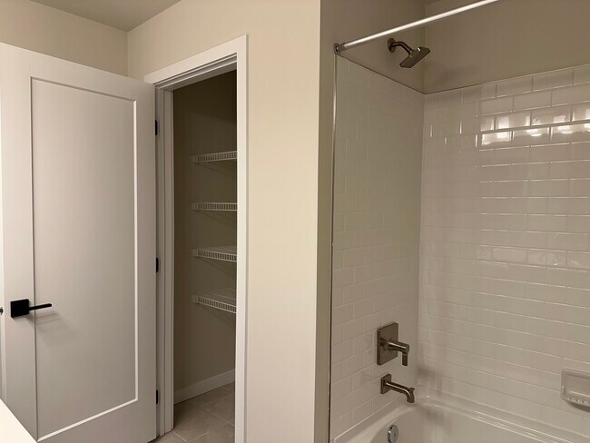 Building Photo - 182 Mahogany Ln