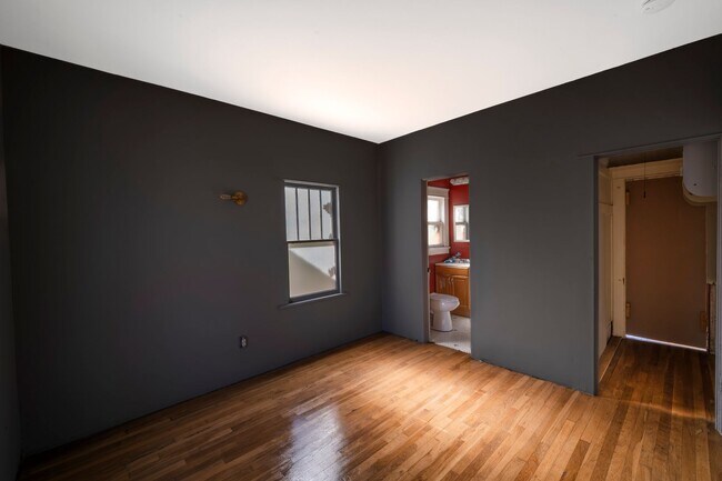Building Photo - 3041 Valle Ave