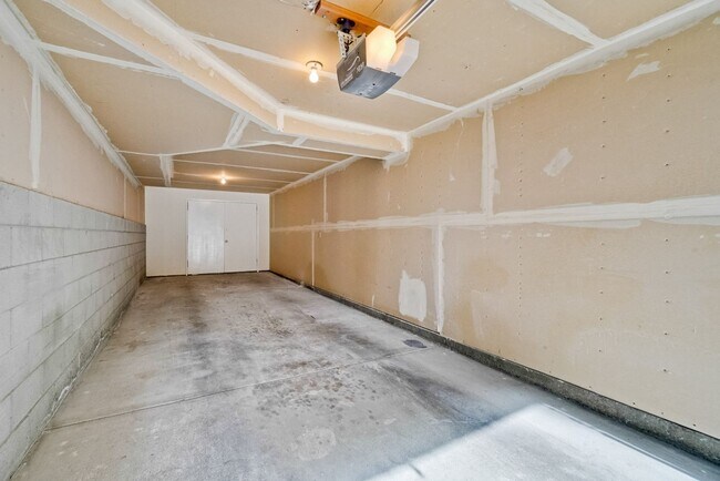 Building Photo - Recently upgraded Condo in a highly desirable location in Sunnyvale.