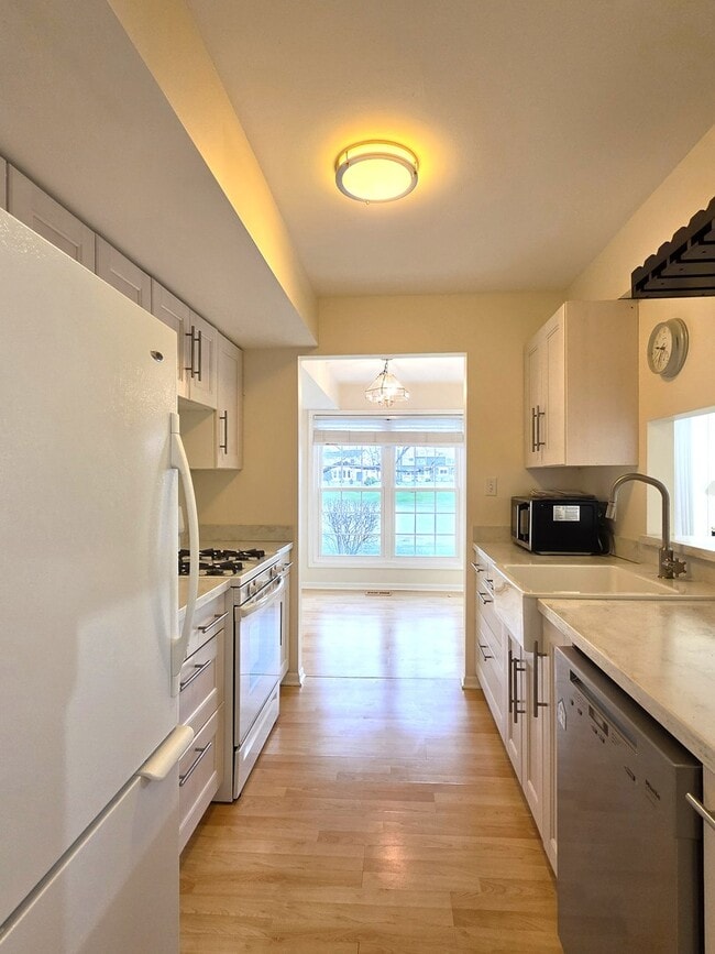 Building Photo - 1376 Longacre Ln