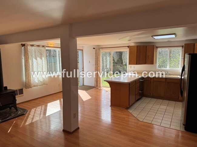 Building Photo - Basement apartment in a house