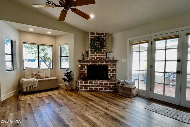 Building Photo - 4327 E Rancho Dr