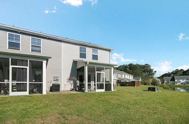 Building Photo - 3 Bedroom 2.5 Bath Townhouse in Lakeview Commons - Goose Creek