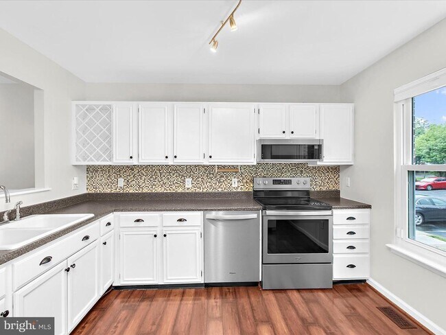Building Photo - 2499 Vineyard Ln