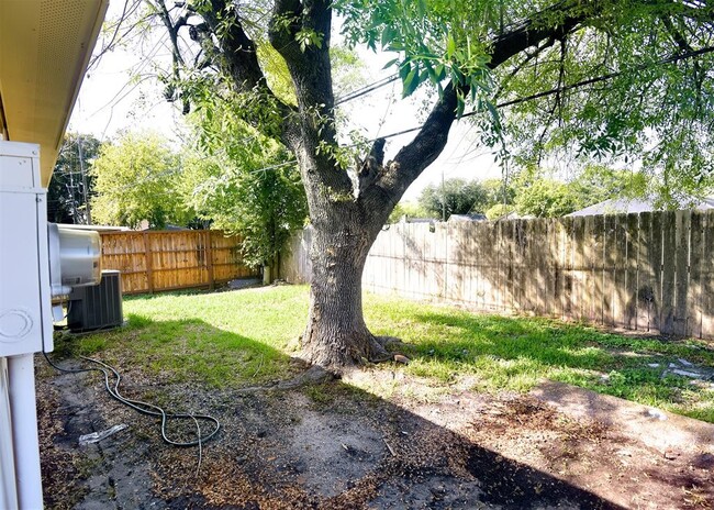 Building Photo - 194 Moonridge Dr