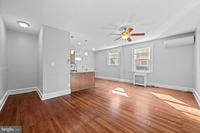 Building Photo - 838 W Lancaster Ave