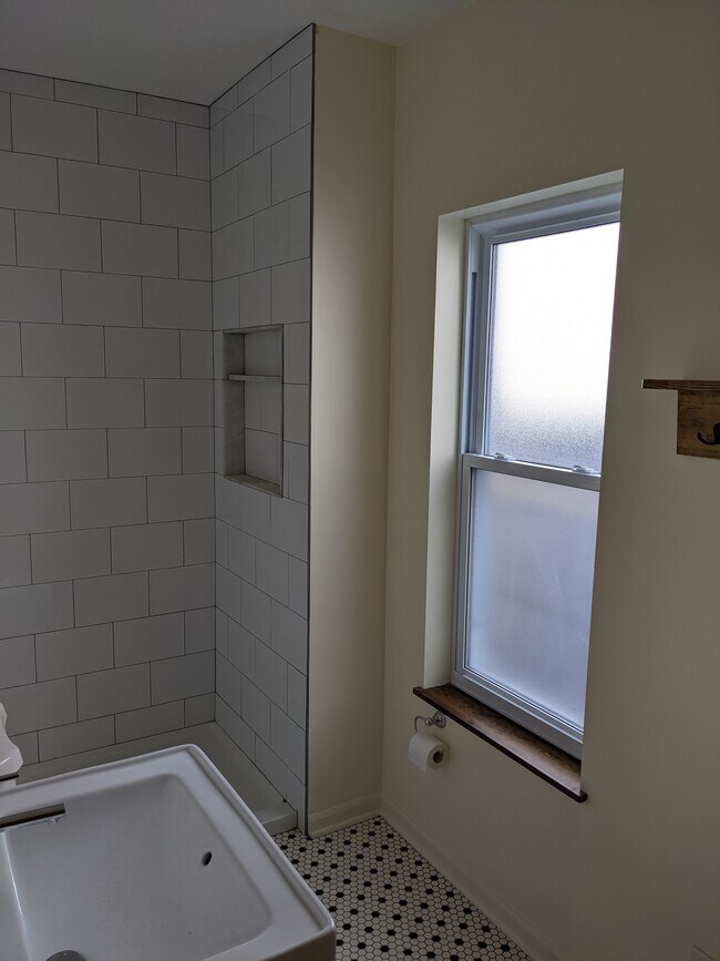 Building Photo - 2122