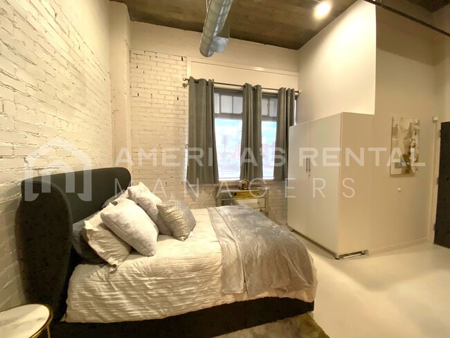 Building Photo - Fully Furnished Loft Available for Rent in...