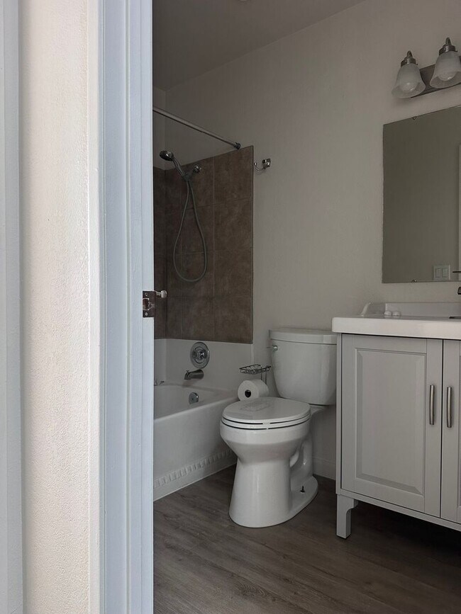 Building Photo - Excellent Florin Area 3bd/2bath home updated and nice!