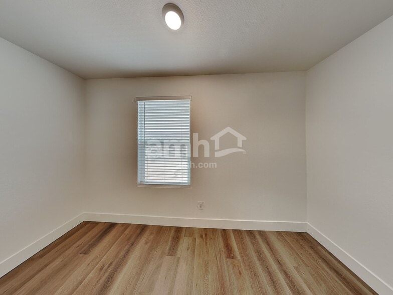 Building Photo - 11111 Magallanes St