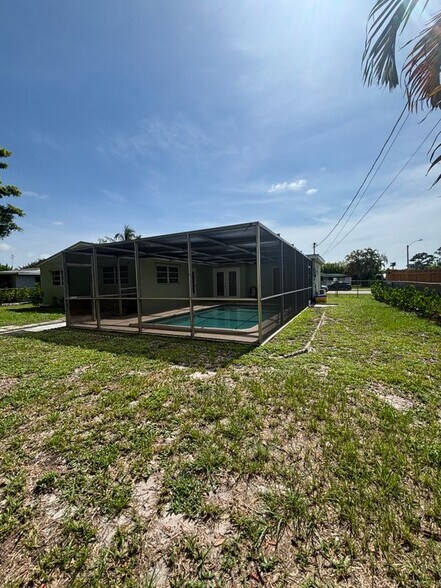 Building Photo - 9100 Bamboo Dr