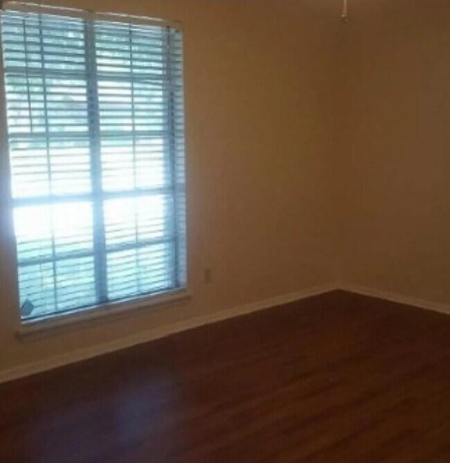 Building Photo - 4918 Lavaca Dr