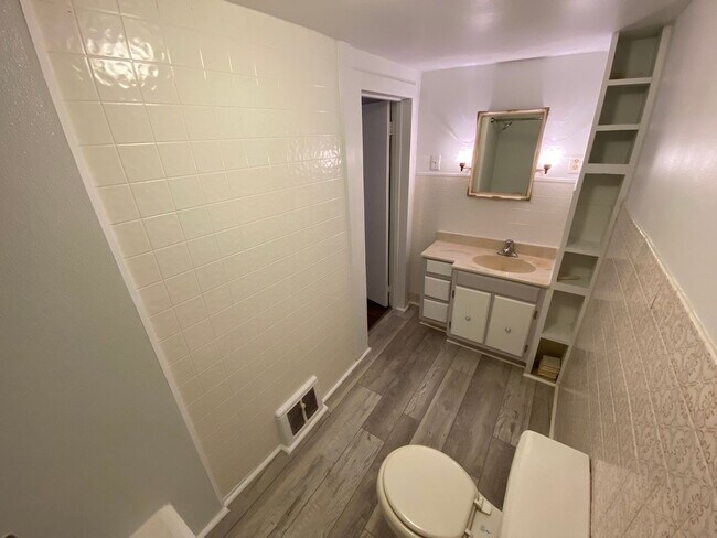 Building Photo - 2535 Avenue B