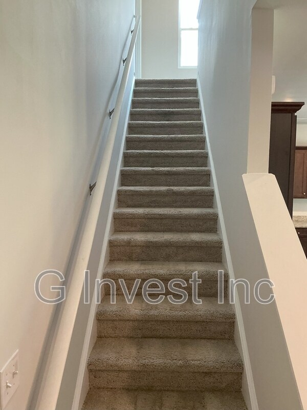 Building Photo - 7484 Knoll Hollow Rd