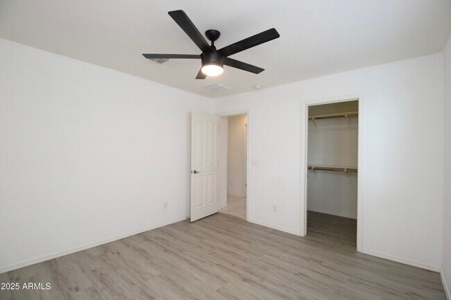 Building Photo - 1819 W Bonanza Dr