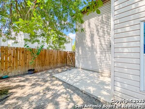 Building Photo - 115 McLennan Oak