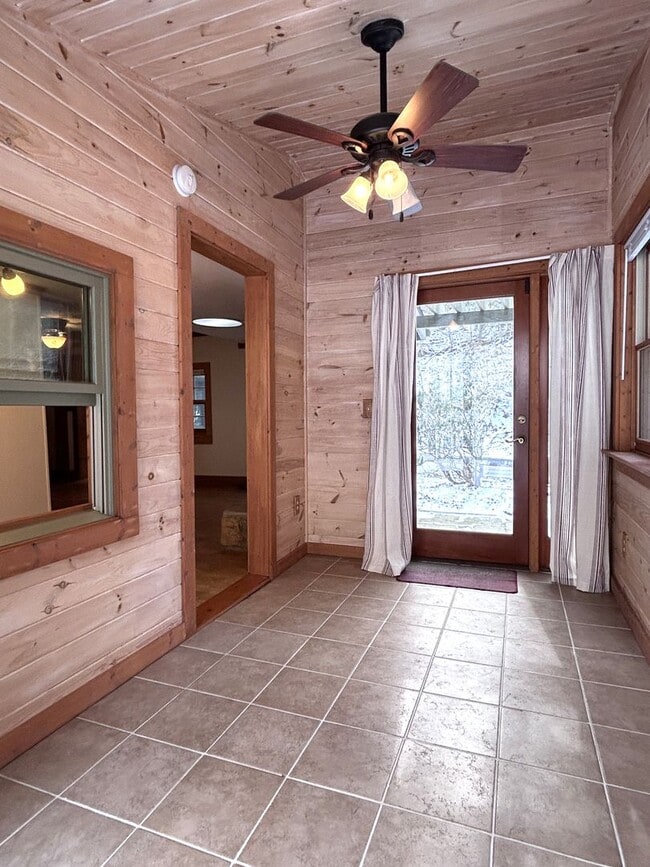 Building Photo - Creekside Cottage Living with Bonus Studio Space