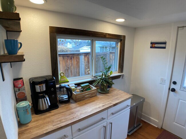 Building Photo - 301 4th St