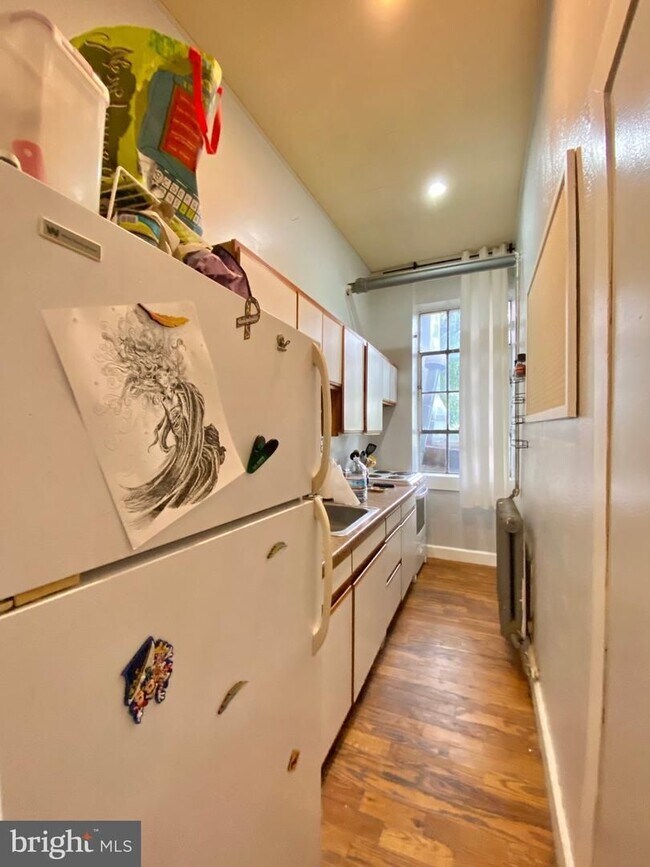 Building Photo - 14-16 W Harvey St