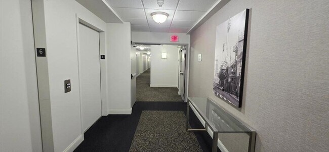 Building Photo - 1 Cityview Ln
