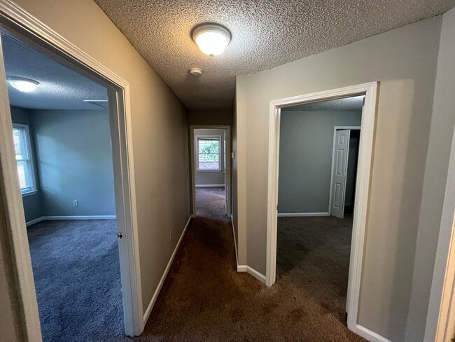 Building Photo - Lovely 3 bedroom, 2.5 bathroom 2-story hom...