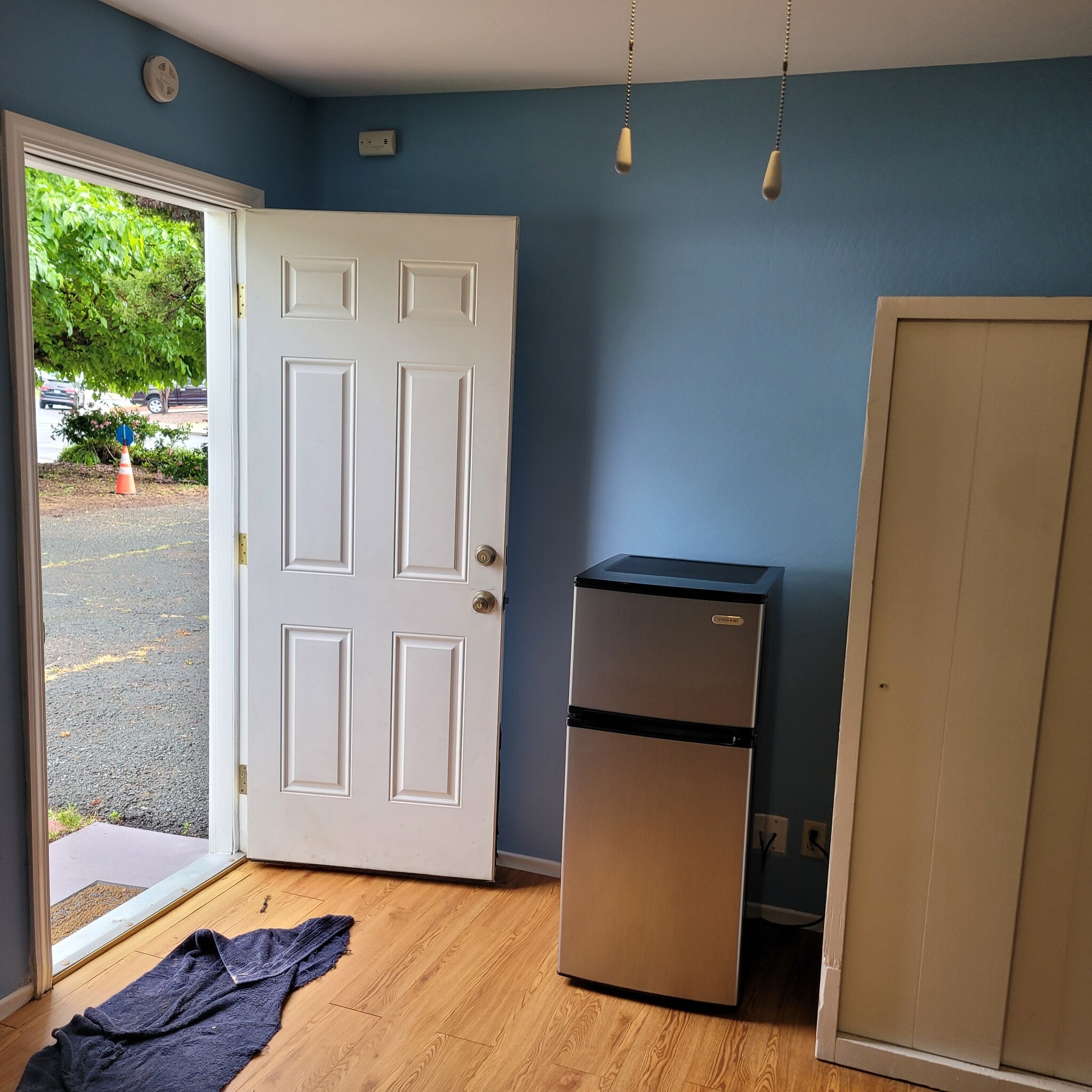 Building Photo - 1726 Crescent Dr