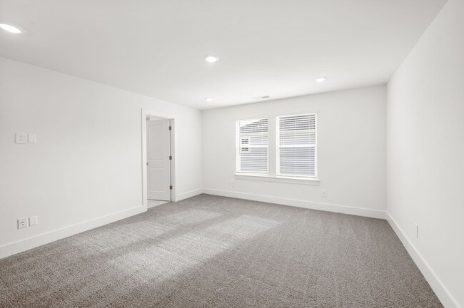 Building Photo - 3040 Poplar Farms Dr