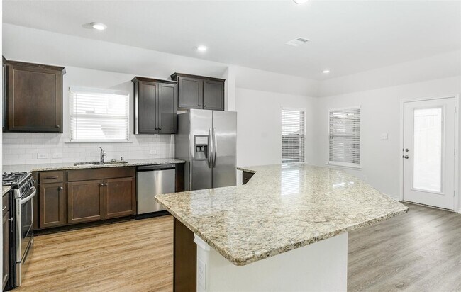 Building Photo - 716 Bluebird Way