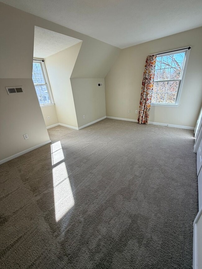 Building Photo - 2 Bedroom 2 Bath Cape Style House in East Asheville