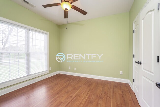 Building Photo - 5485 Styers Ferry Rd