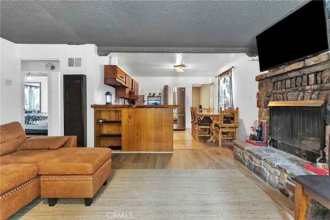 Building Photo - 360 Maple Ln