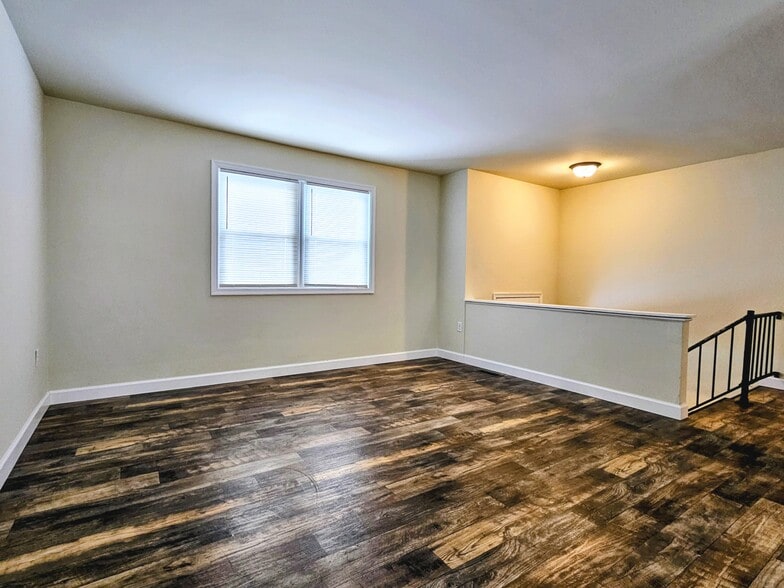 Building Photo - 4 Skyview Ln