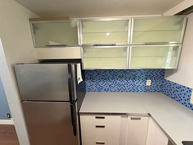 Building Photo - 2 Bedroom 2 Bath Condo in Salt Lake City!