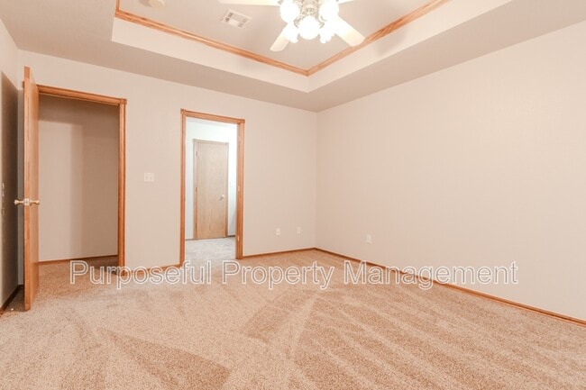 Building Photo - 607 Bob White Dr