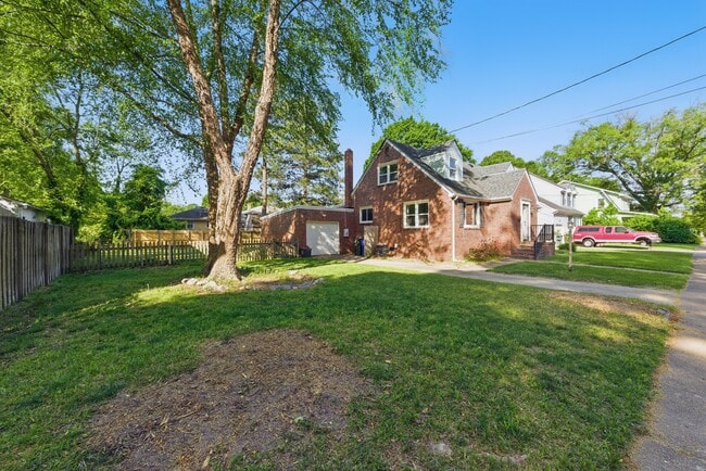 Building Photo - 111 Dupre Ave