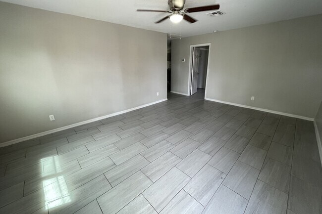 Building Photo - 2204 W Campbell Ave Unit 1