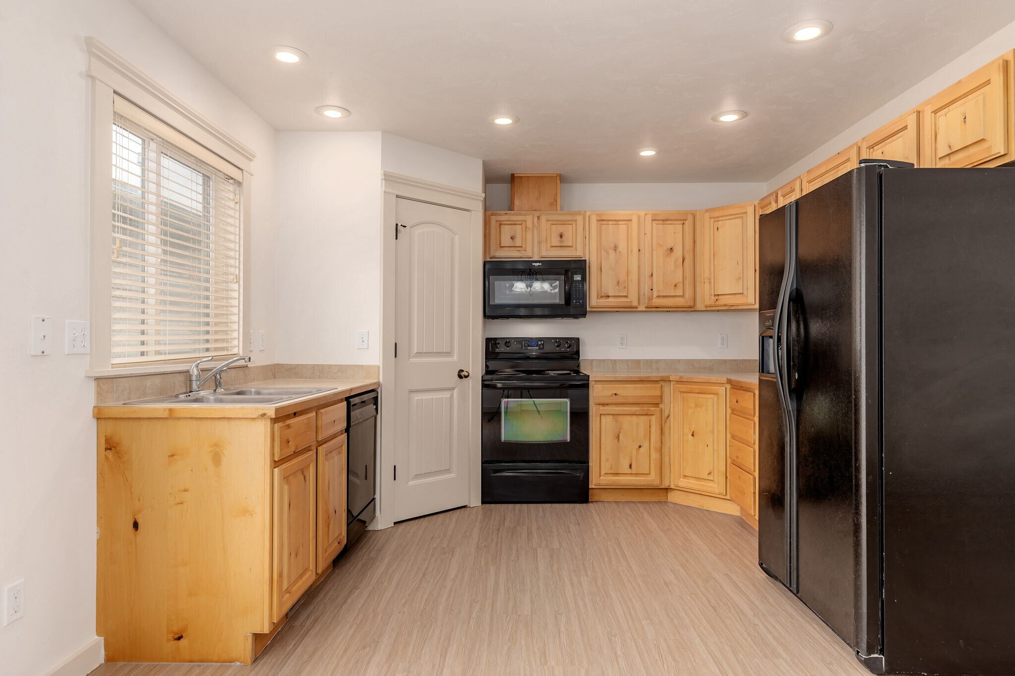 Kitchen - 9954 W Utahna Rd