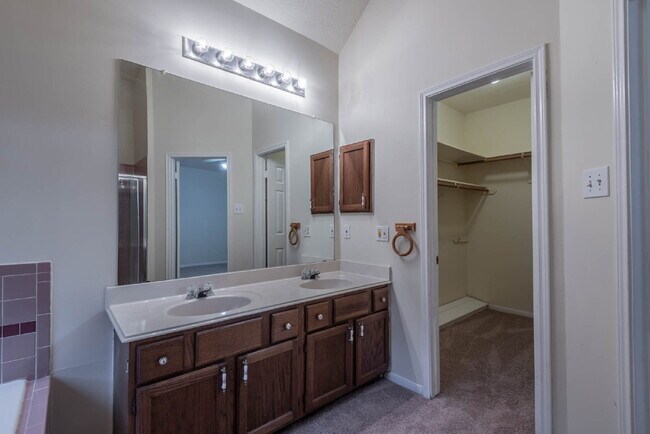 Building Photo - 17030 Macleish Dr