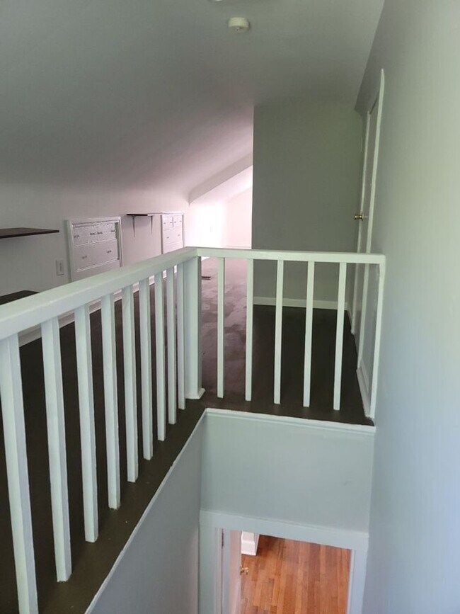 Building Photo - 3 Bedroom, 2 Bathroom in Lexington!