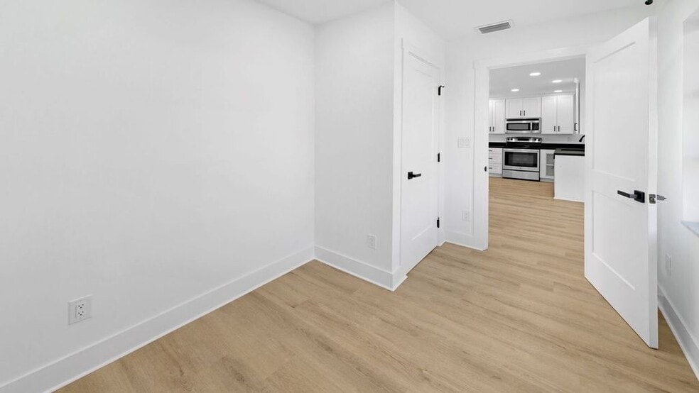 Third bedroom / office closet - 5308 Darby Ct